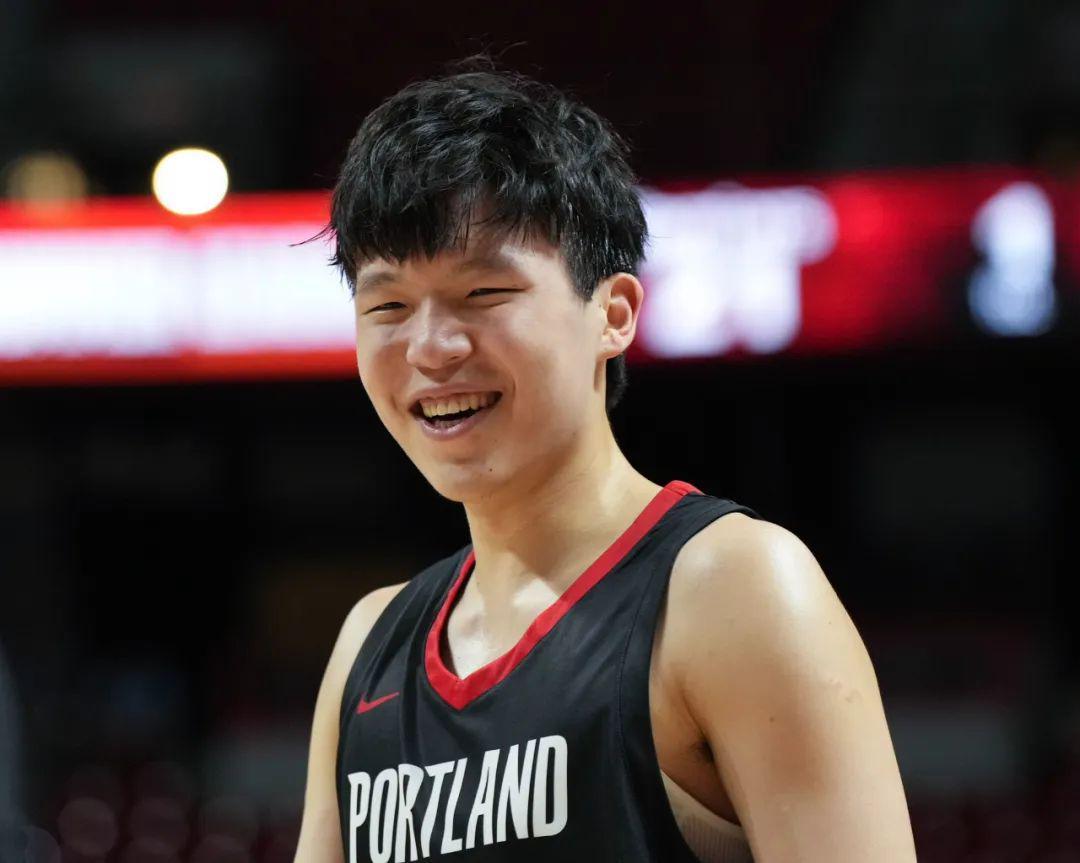 你真让他打亚洲杯啊，中国球迷分两派了！